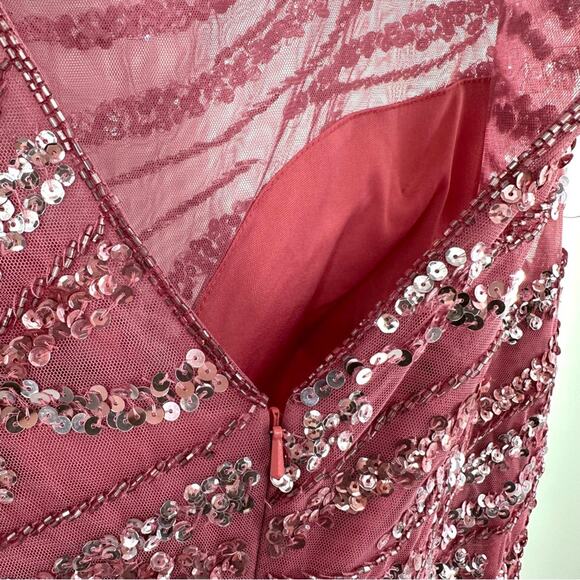 Mac Duggal Cap Sleeve Embellished Evening Gown in plum Size 8 - Picture 7 of 16